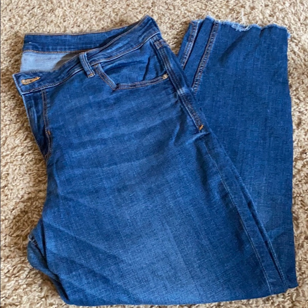 Raw hem skinny jeans